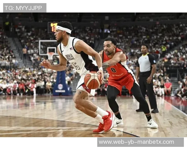 布克遭遇严密防守表现低迷18投仅4中贡献10分16助攻却有9次失误